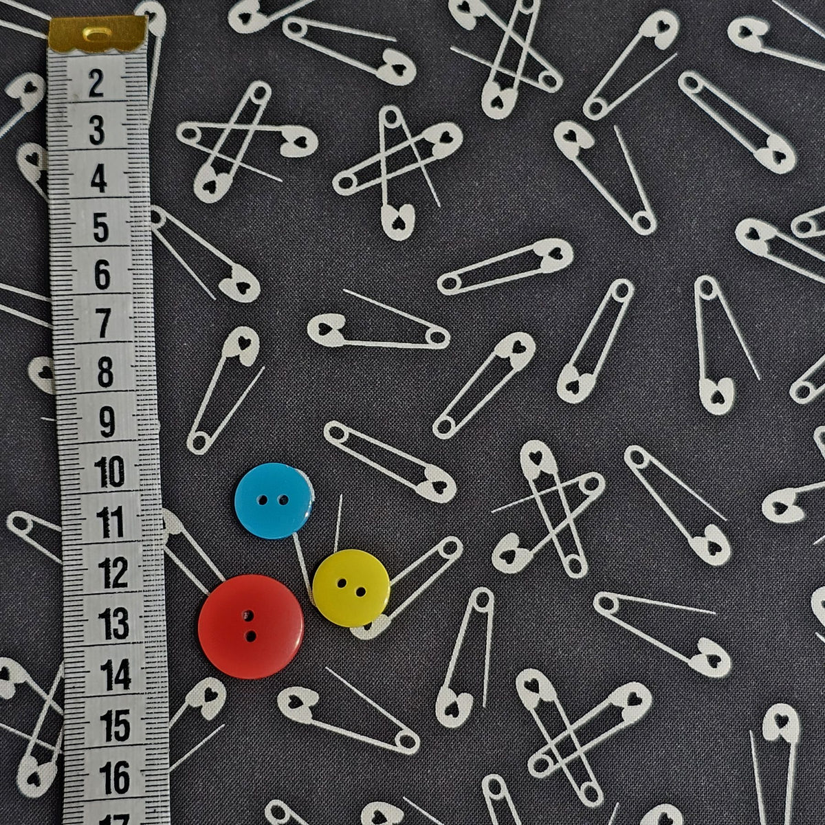 Makower - Pins Leather - M084