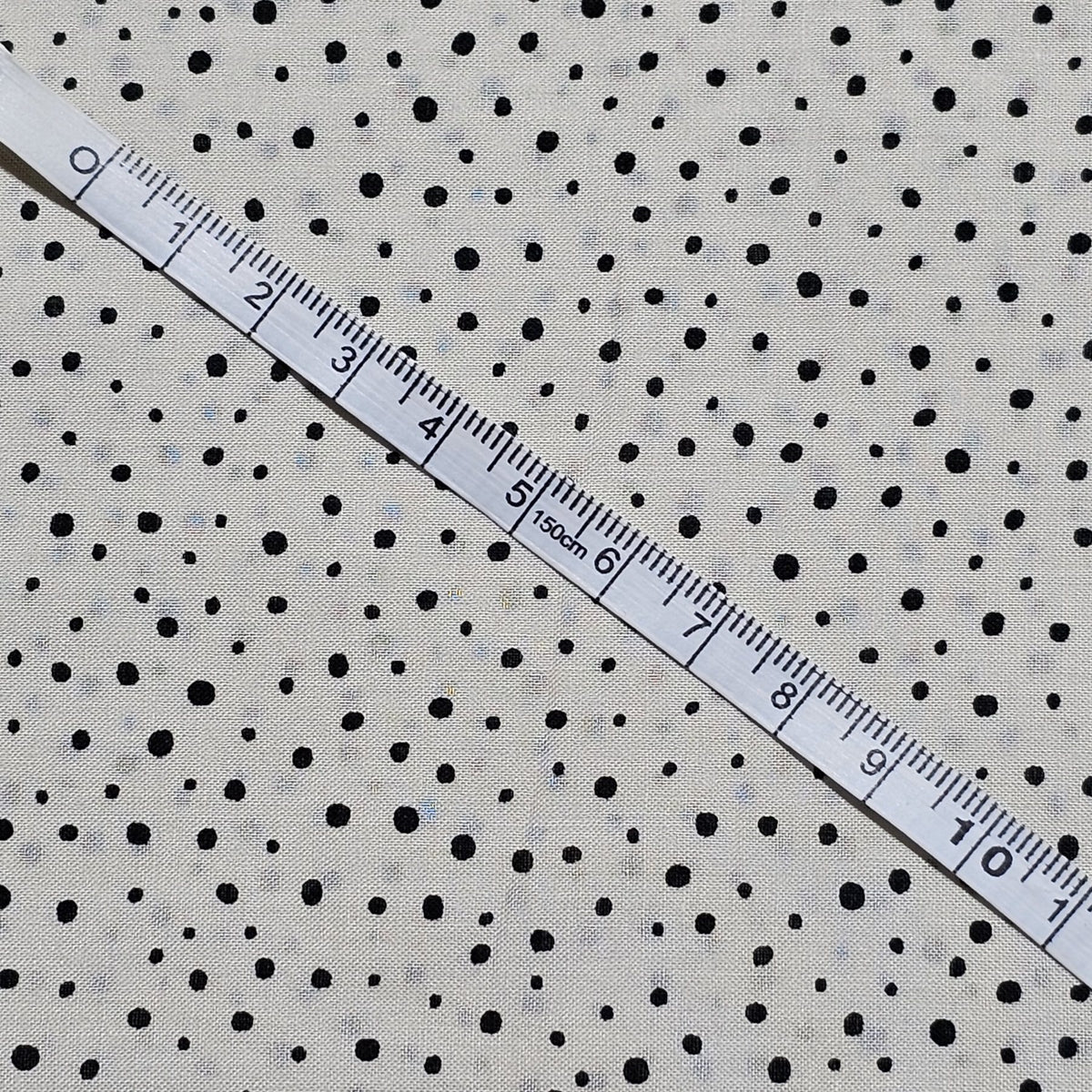 Sevenberry - Ivory with black dots S0010