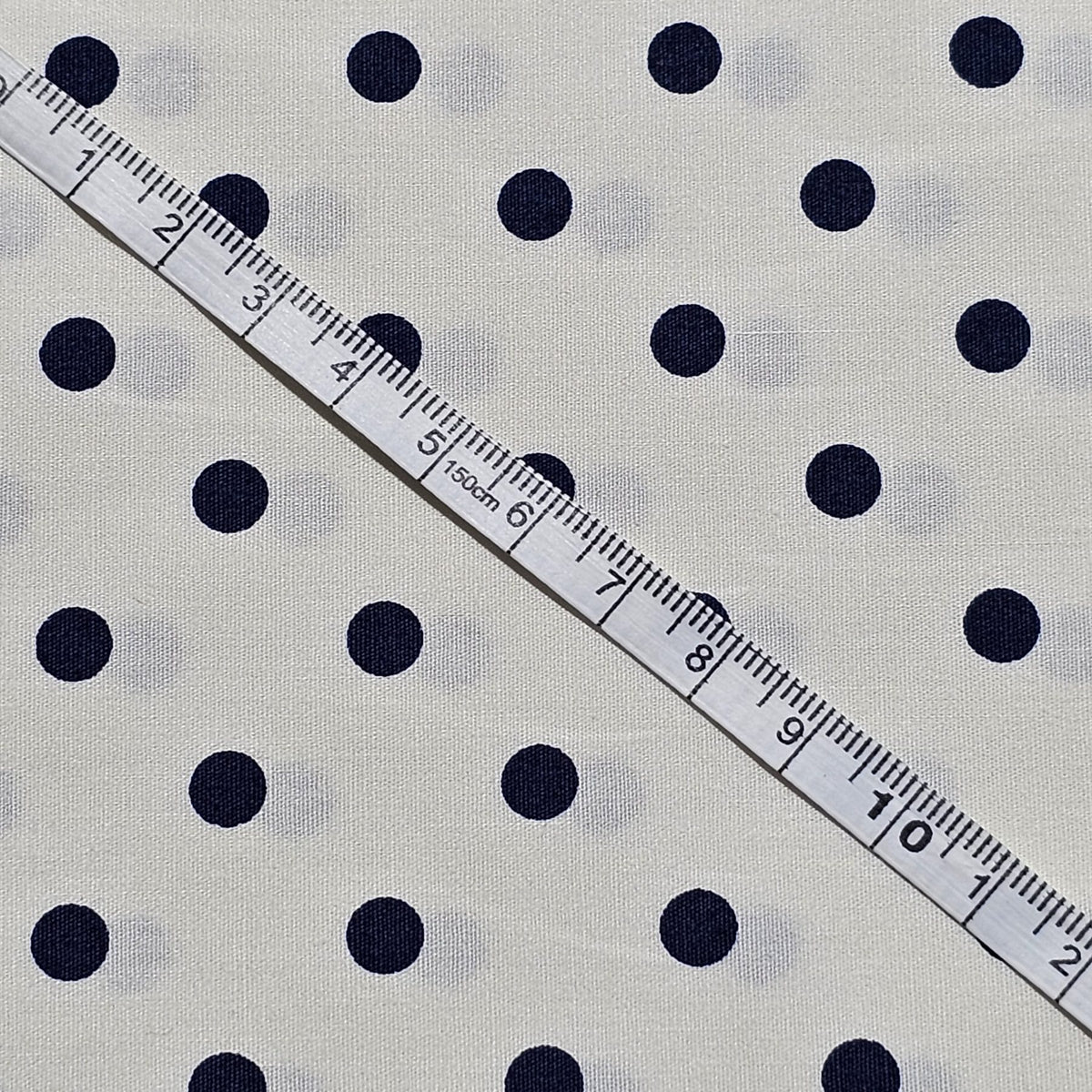 Sevenberry - White with dark blue dots S0028