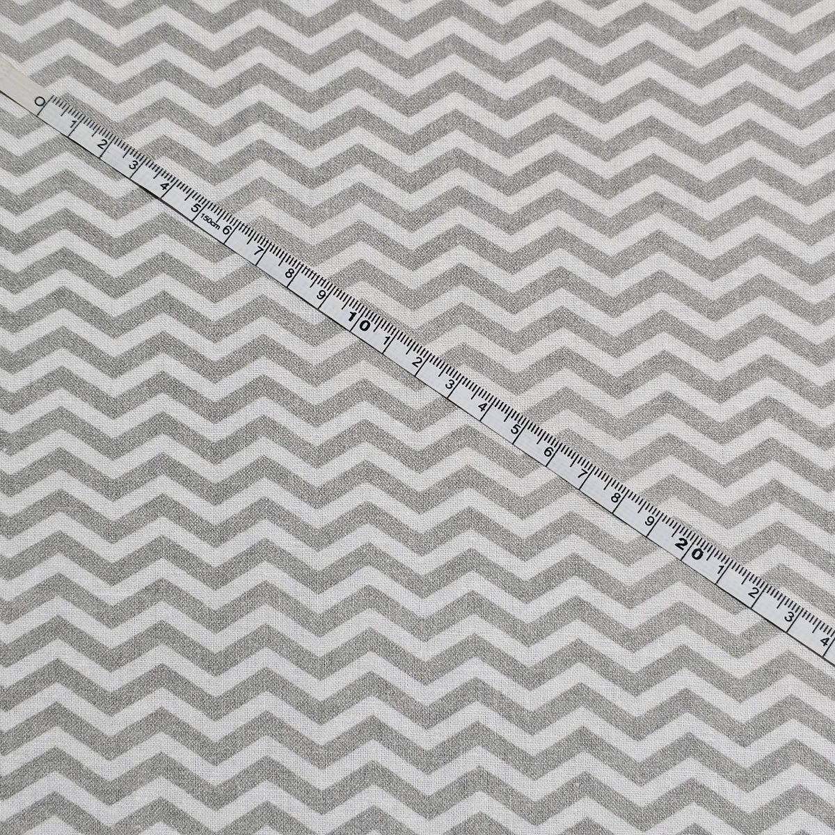 Crafty Fabrics - Small Zigzag Design - CC122