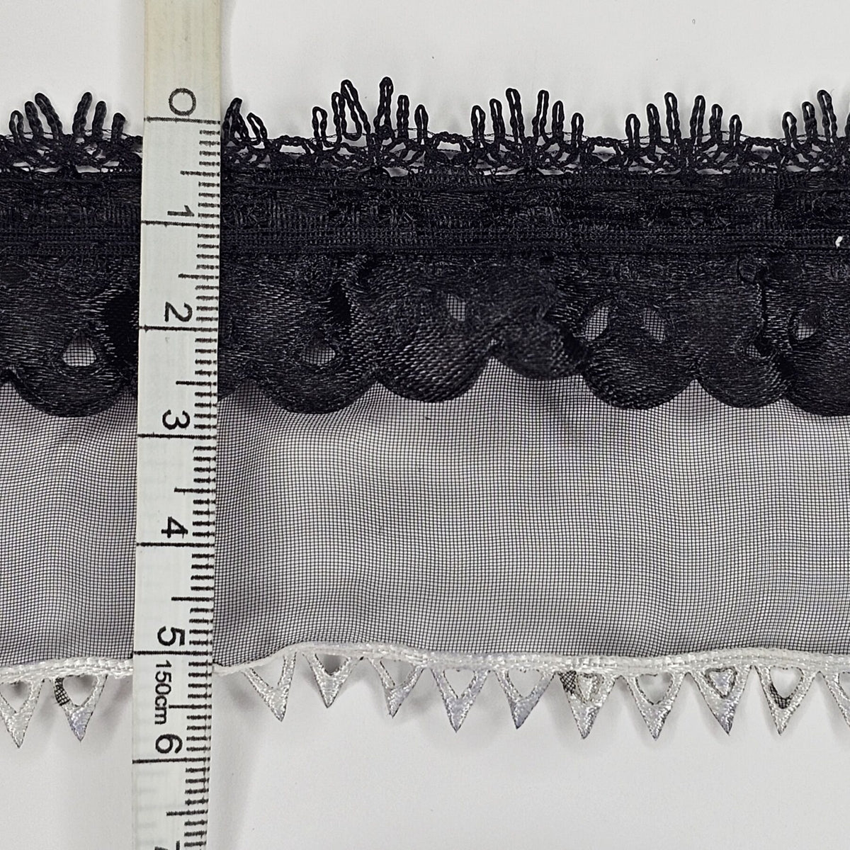 Medium Black & White Lace Trimmings - 3 metres - TP3024