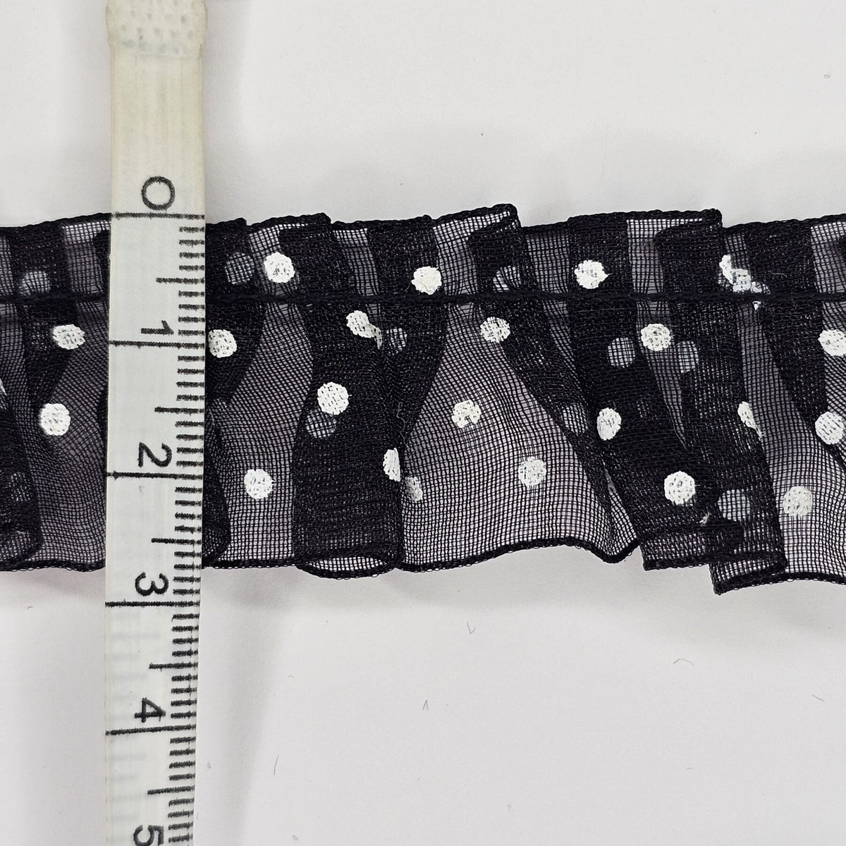 Medium Black & White Lace Trimmings - 3 metres - TP3010