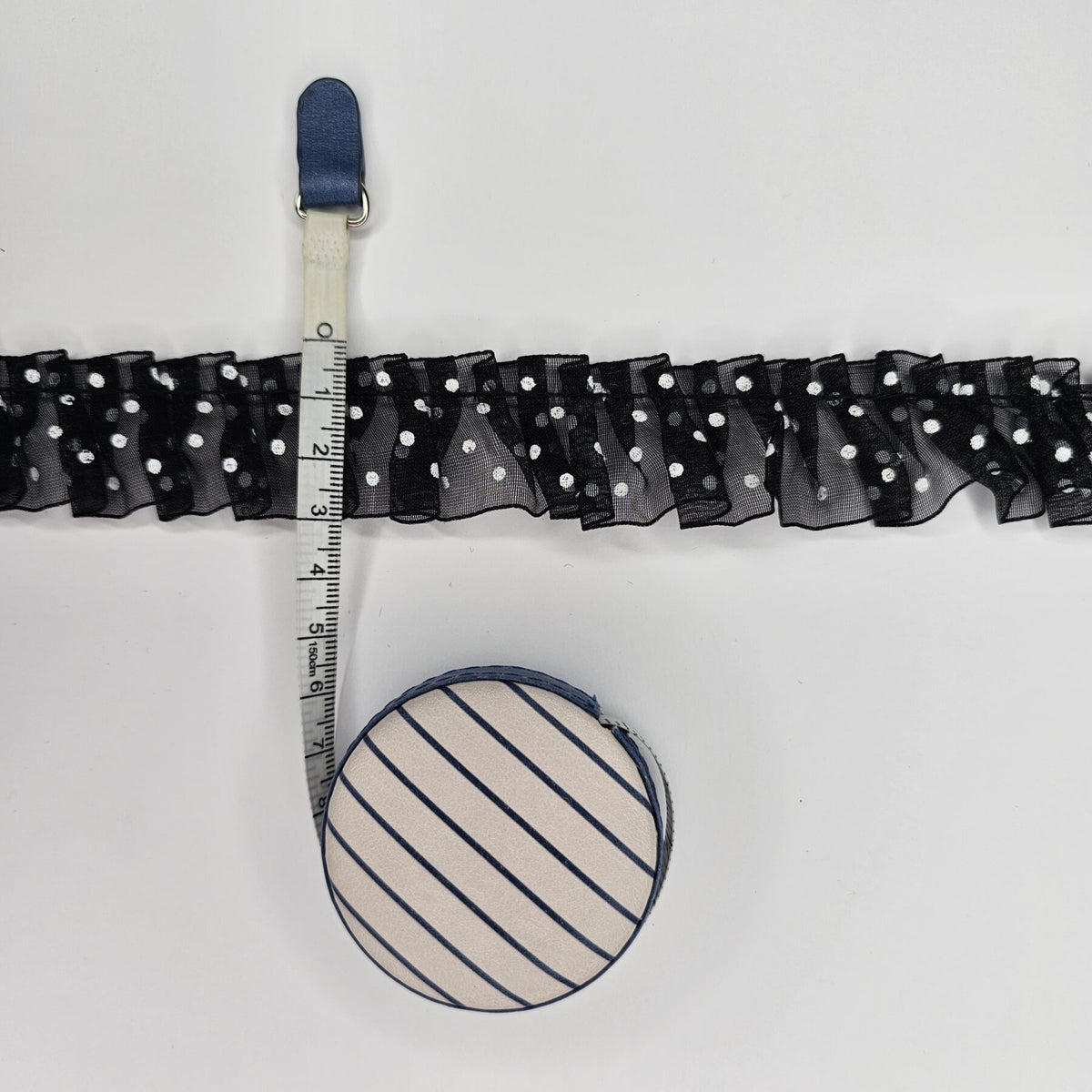 Medium Black & White Lace Trimmings - 3 metres - TP3010