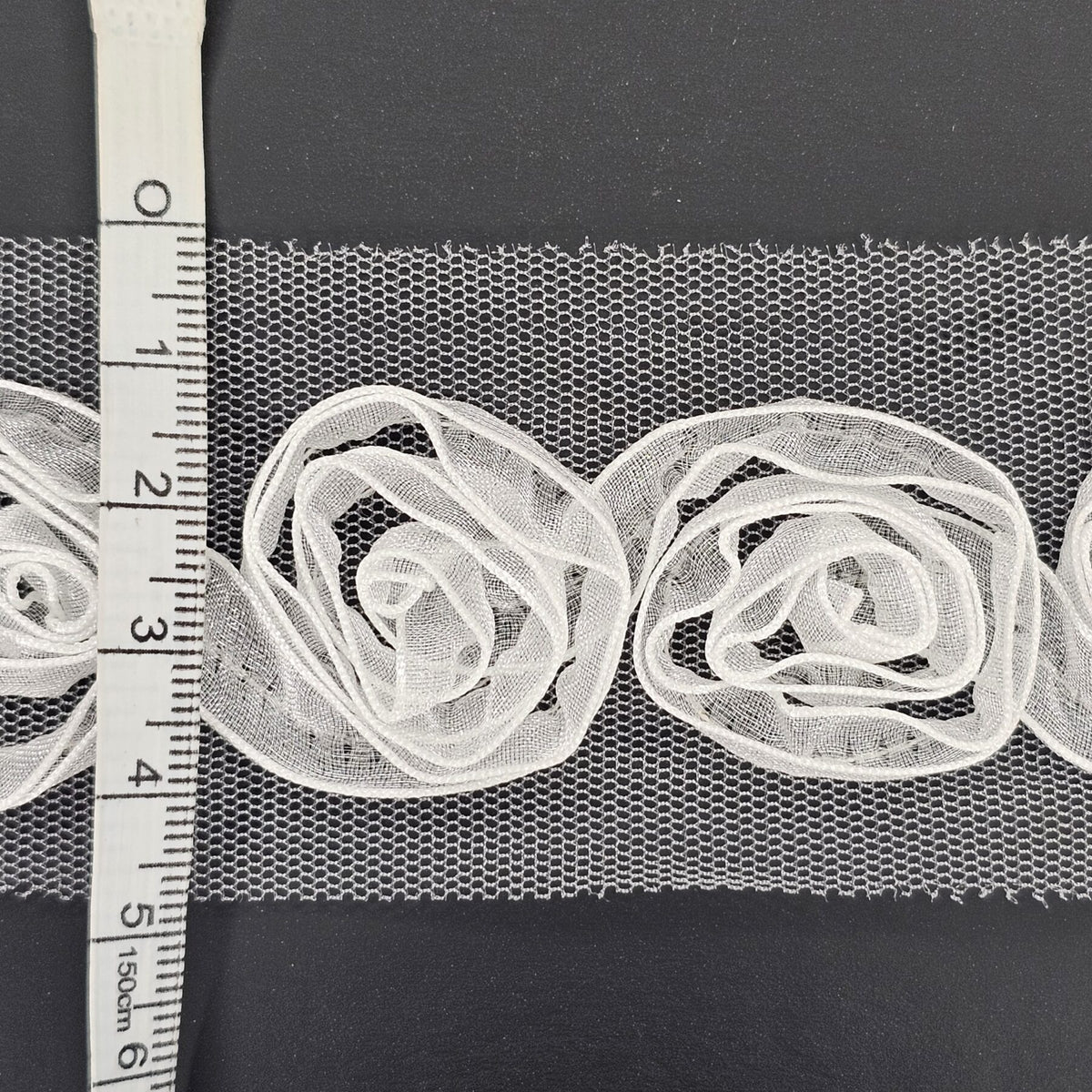 3D Flowers White Medium Trimmings - 3 metres - TP3028